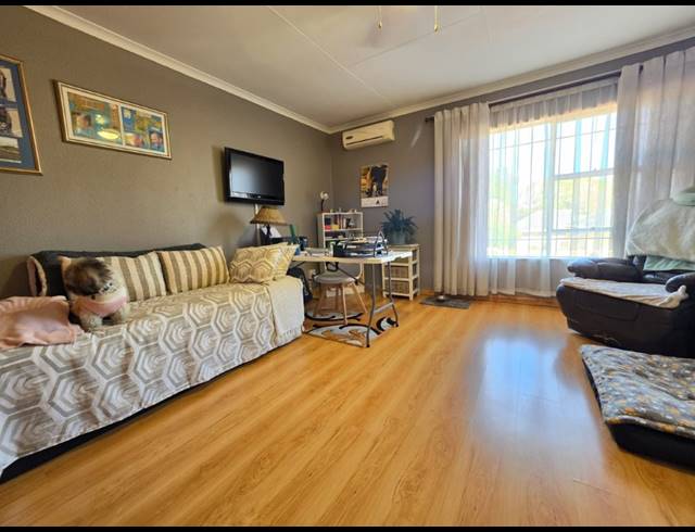 2 BEDROOM TOWNHOUSE FOR SALE IN NEW REDRUTH